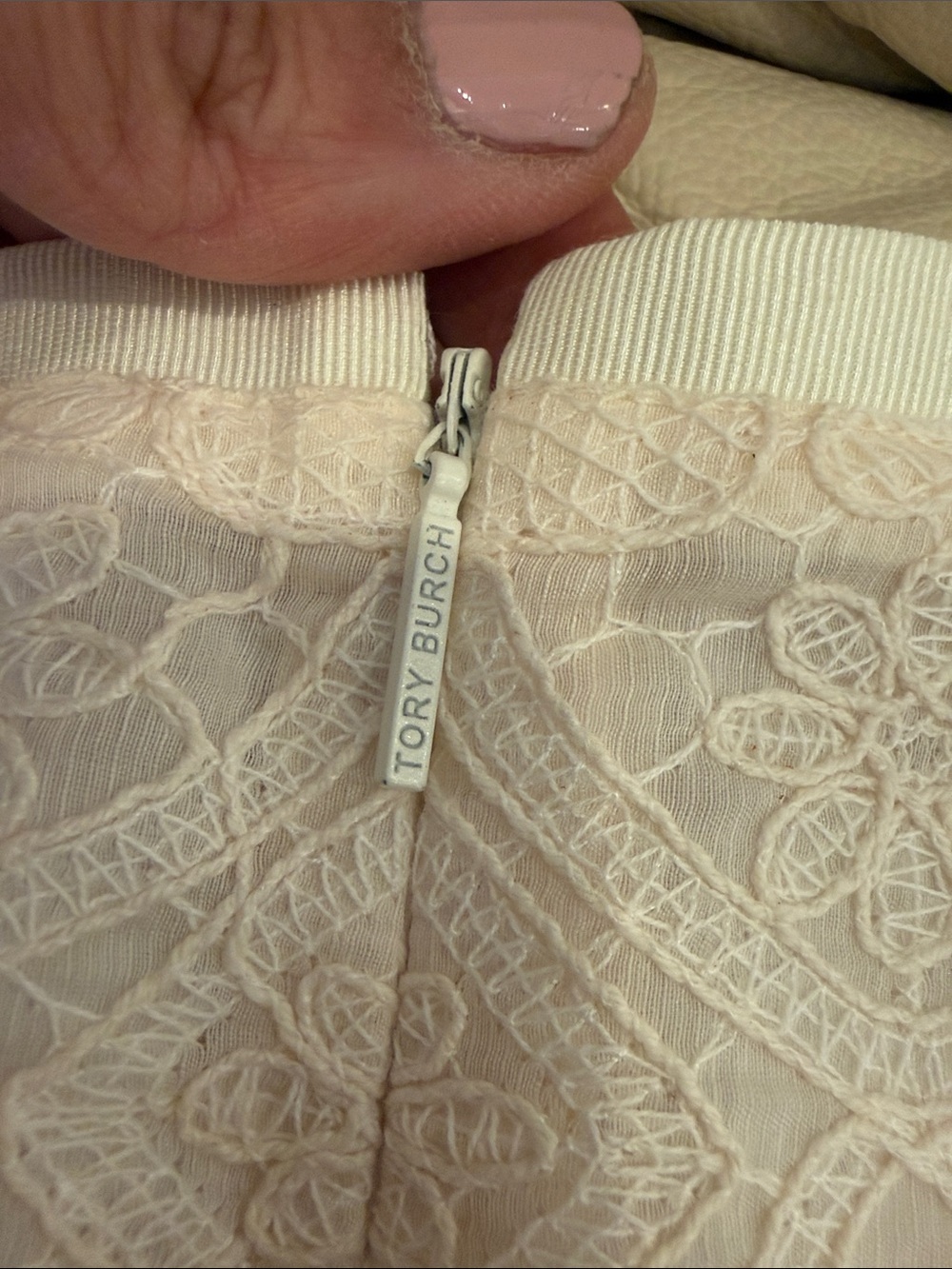 Tory Burch size small Elegant White Lace Pencil Skirt size 6 - Picture 8 of 9